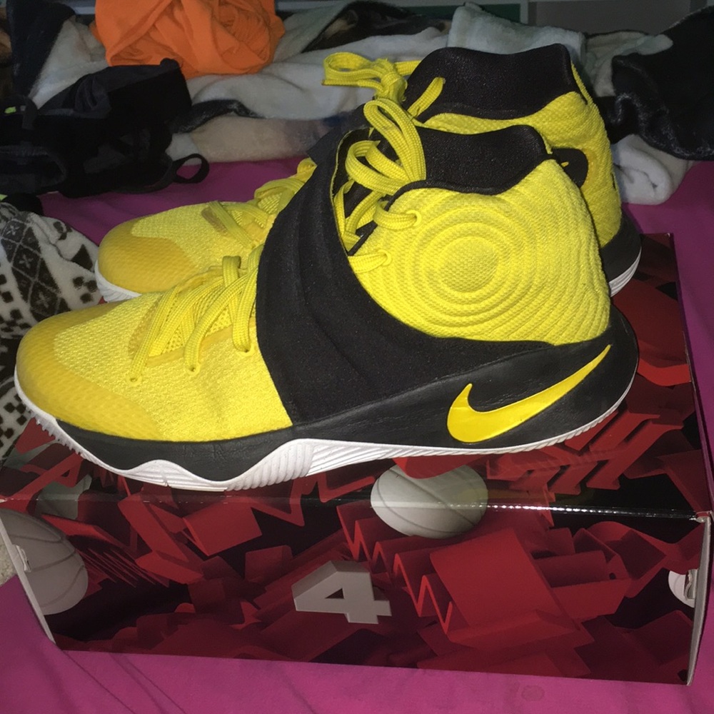 Kyrie 4 used basketball shoes